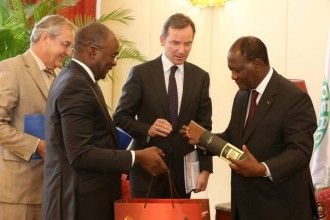 Côte dÂ’Ivoire: Ouattara parle de cacao avec le patron de Jacobs Holding AG